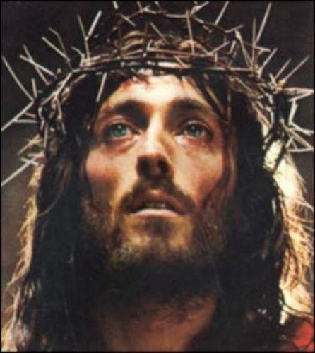 cuerpo de gloria de Cristo, crucificado, corona de espinas