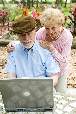Ancianos, vejez, tercera edad, felices, computadora, ancianos