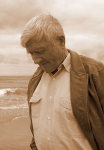hombre meditando, meditacion, reflexion, pensar, analizar