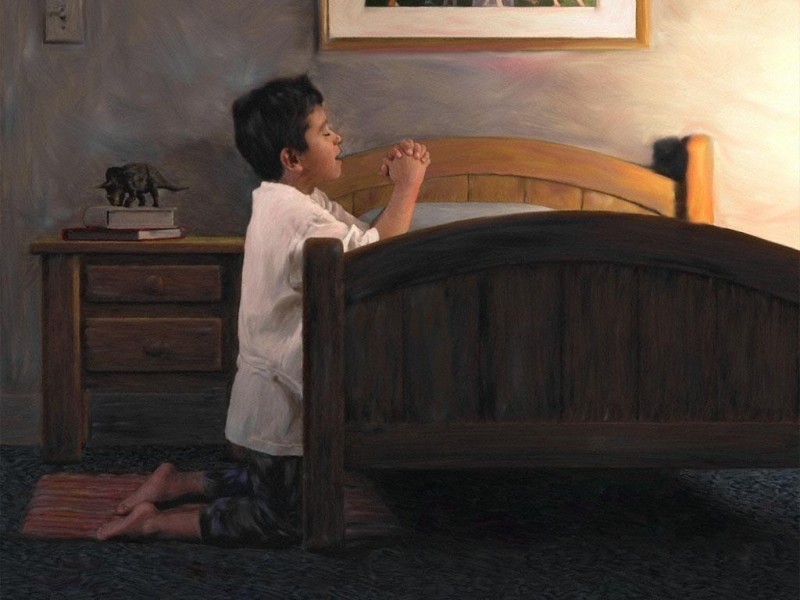 oración eficaz, niño orando, incado, cama, cuarto, hablar con Dios